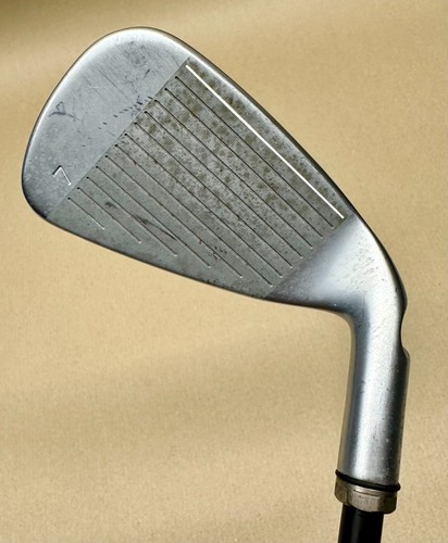 Left Hand Ping G400 #7 Iron / Black Dot / Regular Flex Ping Alta CB Shaft - Picture 4 of 13