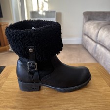 UGG Bellevue 1914 leather and sheepskin fold-down boots in black. UK Size 6