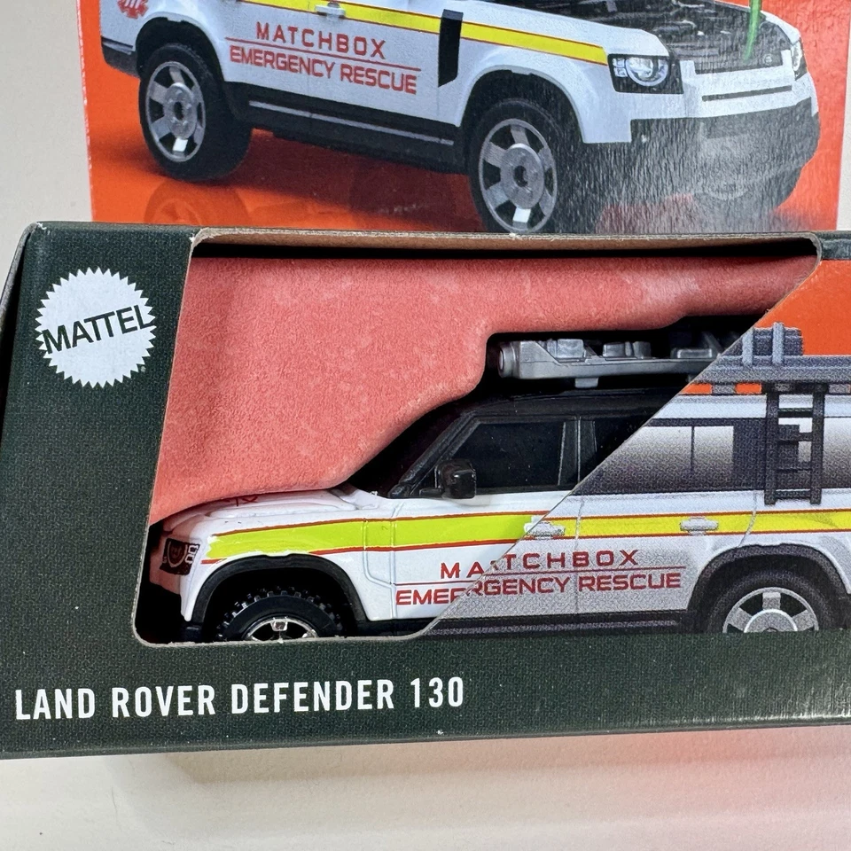 MATCHBOX Moving Parts Land Rover Defender 130 Emergency Rescue 2025 New Foto 2 de 3