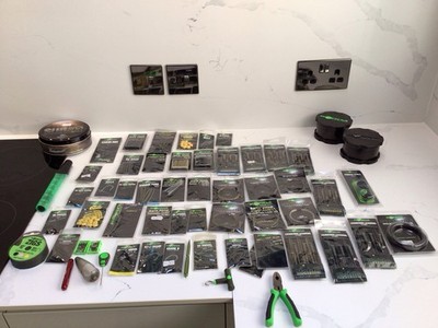 Korda Terminal Tackle Restposten Haken Schnurvorfächer Perlen gebraucht Karpfenangelausrüstung 