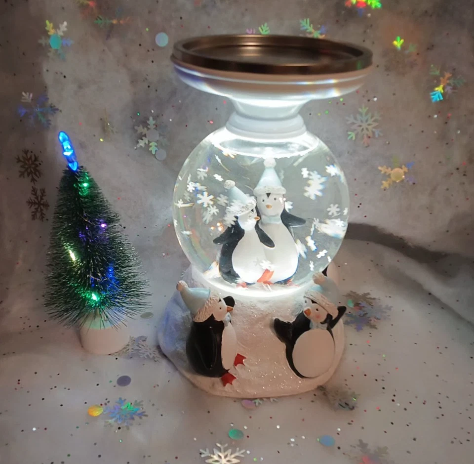 Bath & Body works Christmas 2021 Penguin light up musical and rotating water glo - Image 3 of 4