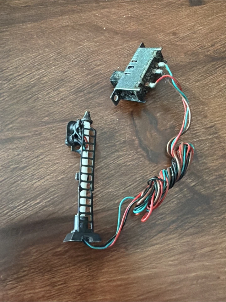 Model Power 8568 N Scale 2-Light Block Signal - Image 2 of 4