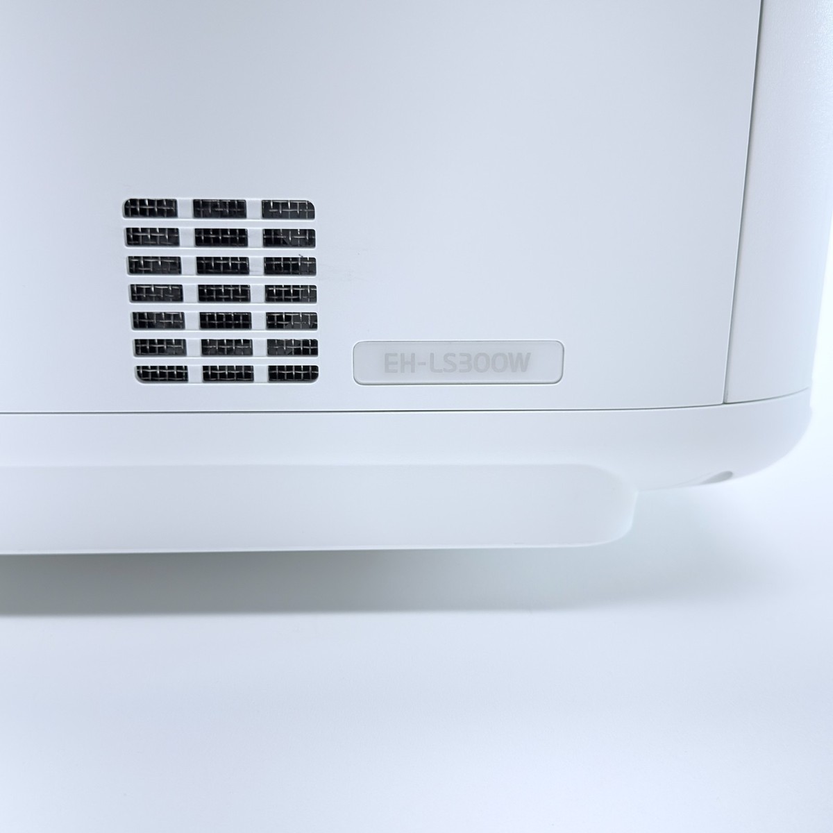 Epson EpiqVision Ultra EH-LS300W HDR 3LCD Laser Projector - Good