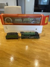 Hornby R380 SR Schools Class v Locomotive Stowe 928. OO Green Never Used