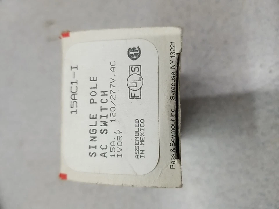 Vintage Light Switch, Pass & Seymour Legrand, Single Pole, 15AC1-I, 15amp 120V - Image 3 of 3