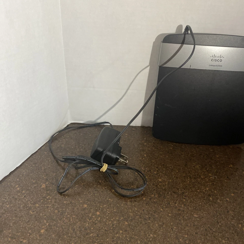 Cisco Linksys E2500 4 Port Dual Band Wireless-N Wifi Router - Image 3 of 4