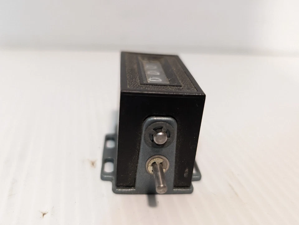 Eaton 4-X-7-1-R-CL Electromechanical Counter, 1:1 Ratio, 4-Digit - Image 3 of 4