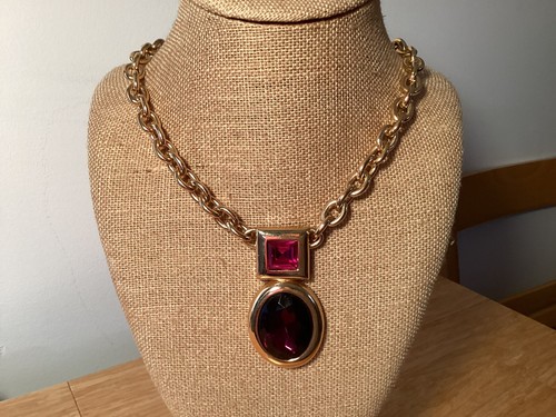 18” Monet Gold tone Oval Link Necklace W/ Lg. Faceted Color Stones Pendant Vtg
