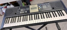 YAMAHA YPT-220 PIANO-KEYBOARD