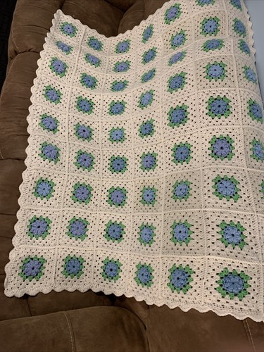 VTG Granny SQUARES Afghan HANDMADE Crochet BLANKET 44"x55" Light Green Blue Whit - Picture 7 of 12