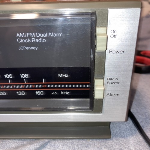 Vintage "J.C.Penney"- AM/FM Dual Alarm Clock Radio/model#680-3795 - Picture 8 of 11
