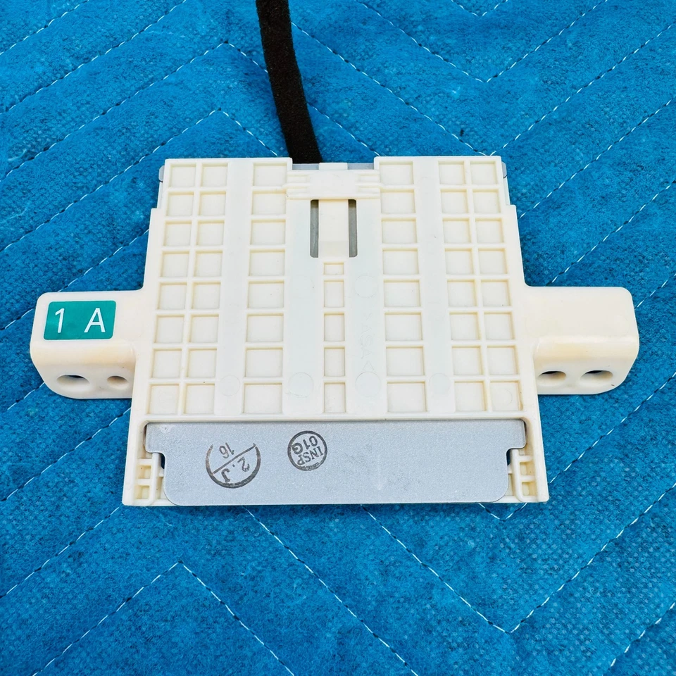 GPS-антенна 2007–2009 Lexus LS460 от оригинального производителя 8686050090 - Изображение 4 из 4