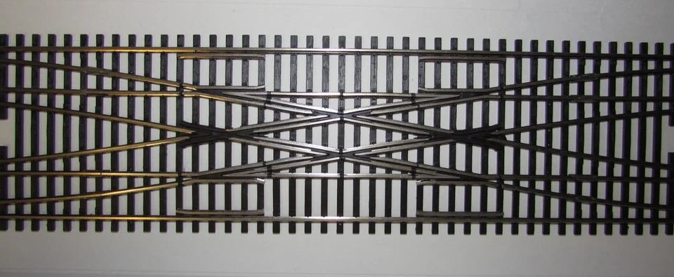 WALTHERS NICKLE/SILVER #6 DOUBLE CROSSOVER CODE 83 HO SCALE (LOT 265) - Image 2 of 4