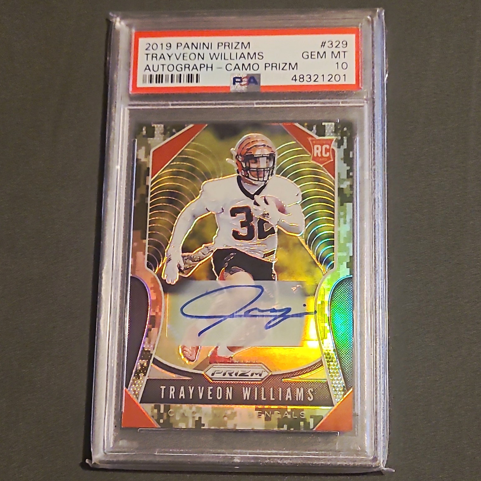 Panini Prizm 2019 Trayveon Williams Bengals #329 Camo Auto /25 PSA 10 view 1