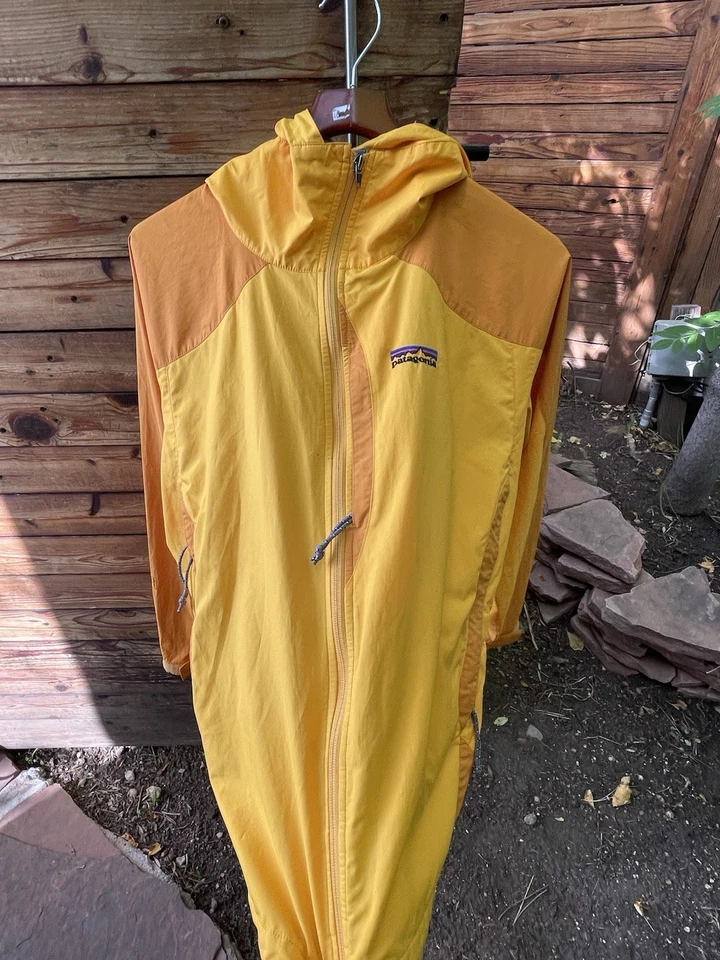 Chaqueta cortavientos Patagonia rara de colección para mujer L amarilla intensa Foto 3 de 4
