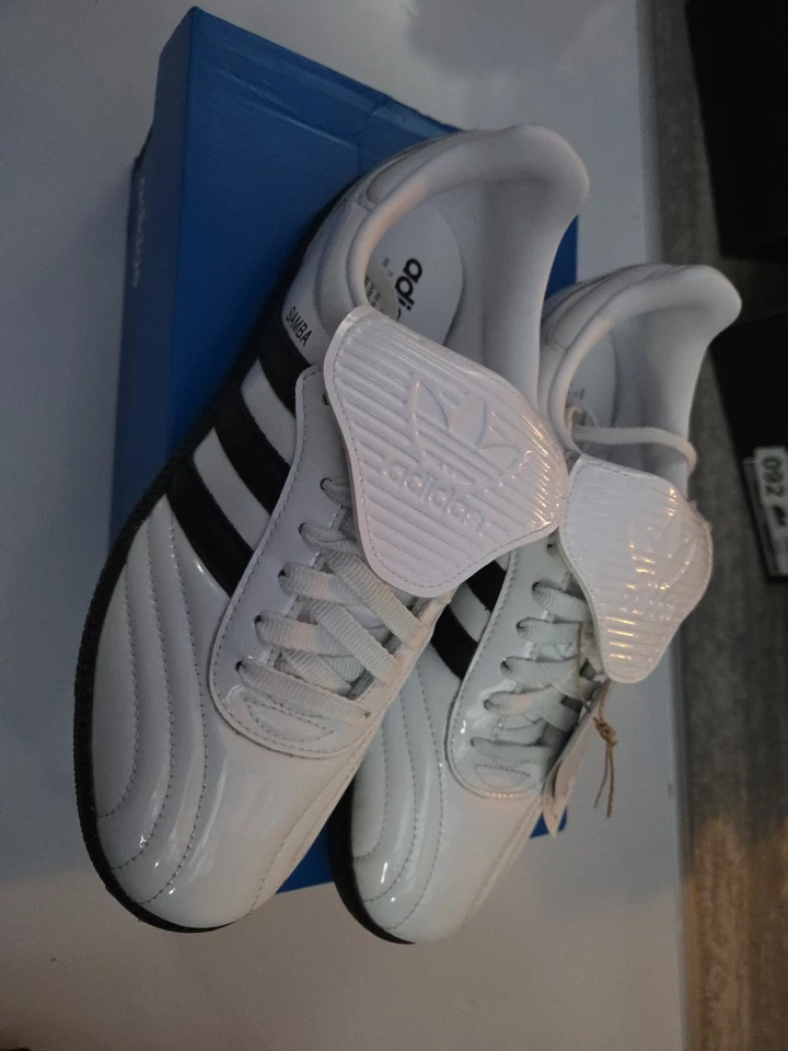 Adidas Samba Lt para mujer talla 9. Caja ligeramente dañada. Zapatos nuevos. Foto 2 de 4