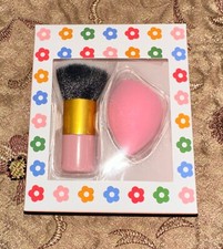 BRAND NEW IN BOX KABUKI BRUSH AND MAKEUP SPONGE SET