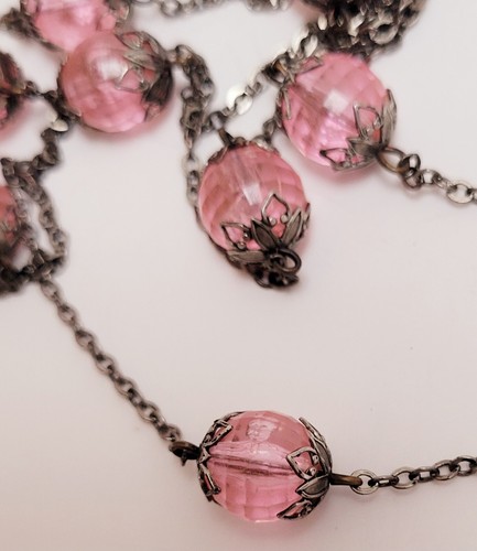 Vintage 1970s Necklace 47" Long Chain With Pink Lucites - Picture 5 of 7
