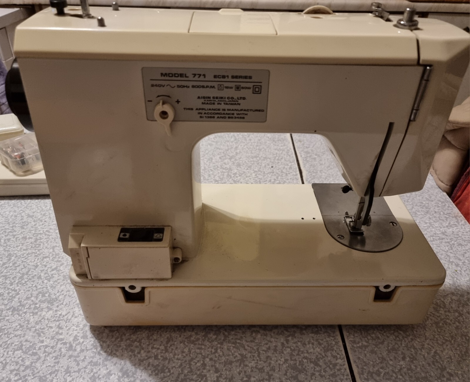 Vintage TOYOTA Sewing Machine + Accessories (FULLY WORKING) eBay