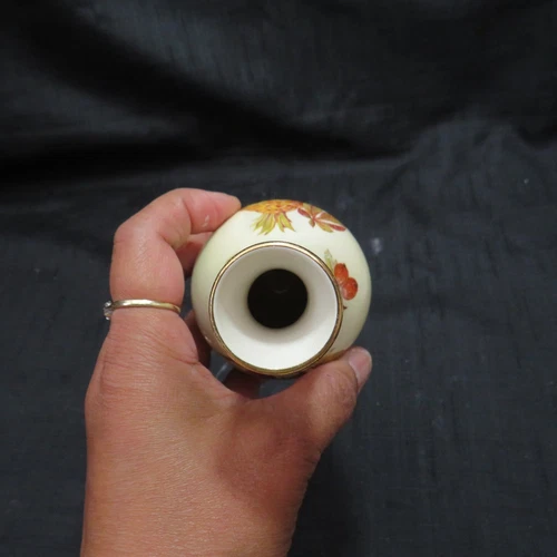 Royal Worcester Palissy Fruit Bud Vase - Picture 11 of 14