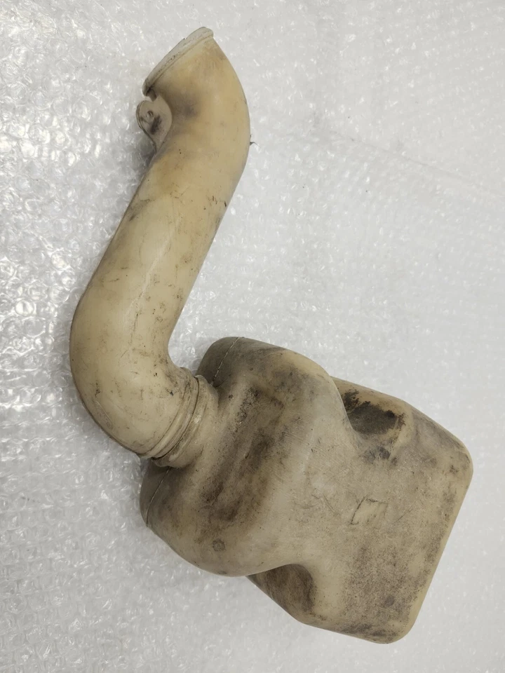 Botella de líquido limpiaparabrisas y tubo para cuello 70-74 C3 Corvette OEM Foto 2 de 4