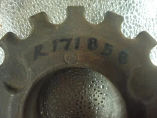 JOHN DEERE-  RETAINER NUT -  R171858   L&G SH2