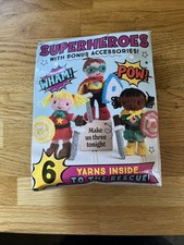 Superhelden mit Bonus Zubehör Strickanleitung und Wolle für 3 Superhelden 