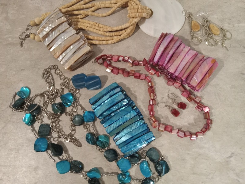 Mixed Lot Of 9 Necklaces Bracelets Earrings Shells Wood MOP Beach Vacation 