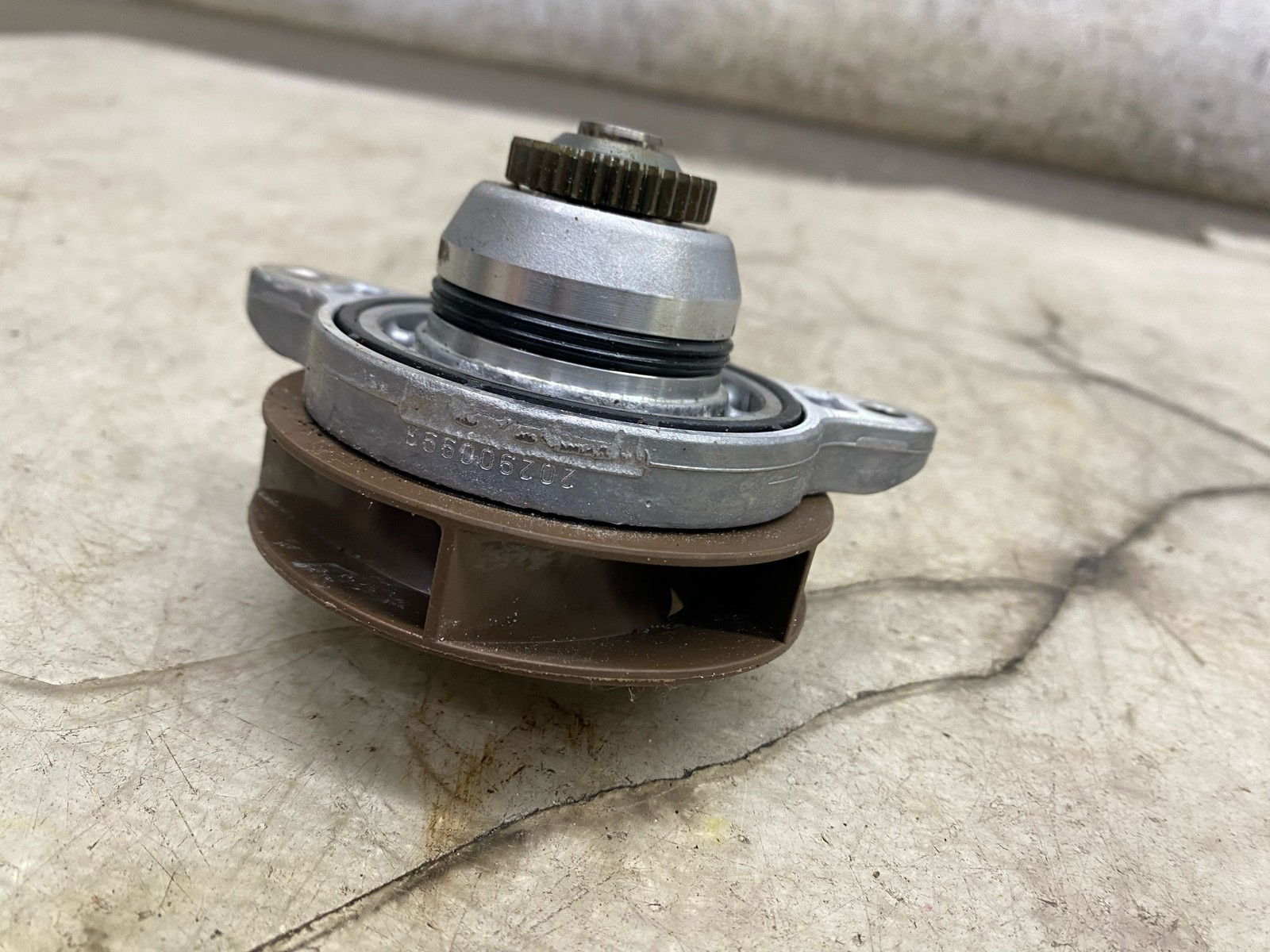 2020-2025 ASTON MARTIN DBX 4.0L ENGINE MOUNTED WATER COOLANT PUMP 1772000400 OEM