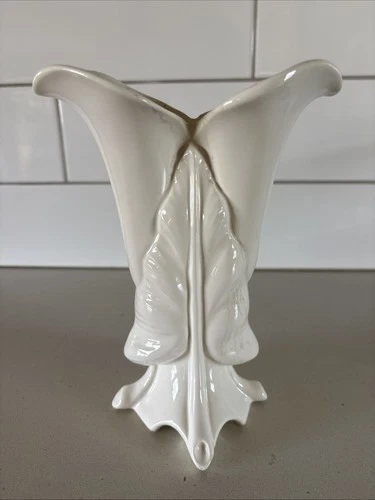 Vintage McCoy Camark ? Pottery USA 597  Calla Lily Vase