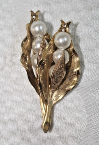 Vintage MIRIAM HASKELL Gold TONE Faux 6 PEARL with Leaf LEAVES Pin BROOCH Signed