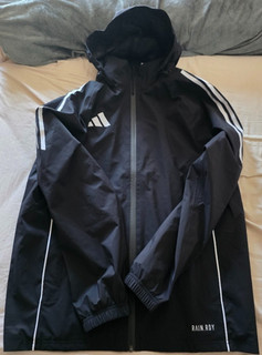 ADIDAS Regenjacke Schwarz Größe M. Neuwertig !!