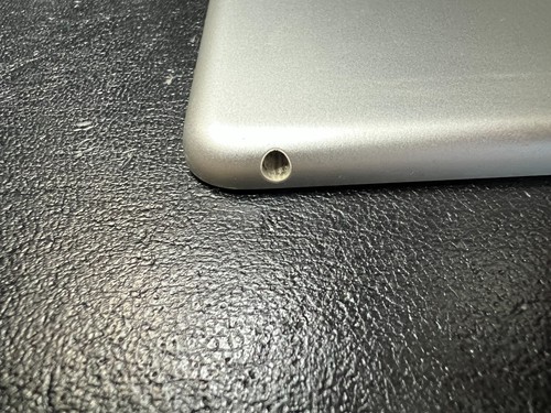 Apple iPad Air 1st Generation - 64GB Wi-Fi - Picture 8 of 16