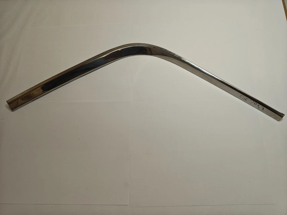 1967 - 1968 年克莱斯勒左前四分之一面板皮带镀铬成型 2807983 NOS。 — 第 3/4 张图片