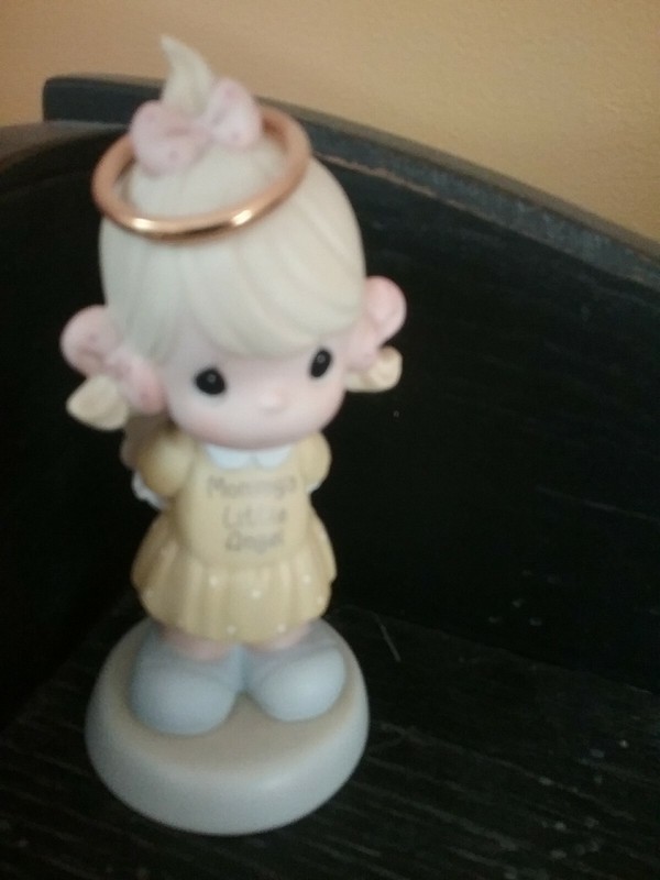 Precious Moments Figurine " Mommy's Little Angel" Blonde Girl. 111870. Excellent