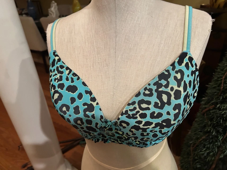 Sujetador de encaje No Boundaries estampado de leopardo pez azul con verde lima tallas 36DD Foto 2 de 4