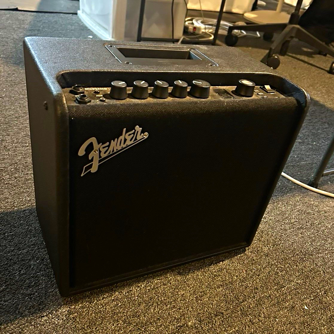Fender Mustang LT25 25W Modeling Combo Amp for Electric Guitar, Black