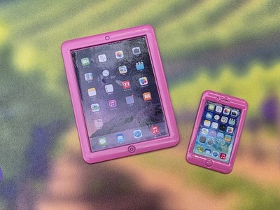 OUR GENERATION  doll size metal pink tablet & cell phone FOR USE WITH 18'' DOLL