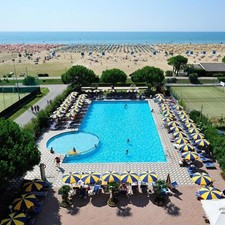 5 dni urlopu na plaży Hotel Bellevue 4* w tym HP Adria Bibione podróż morska