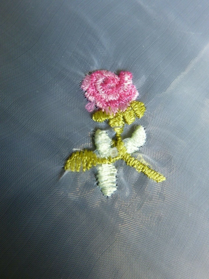 TCM, TISCHDECKE, 85 x 85 cm, TRAUM-ROMANTIK-TEIL, TÜLL BESTICKT, ROSEN, SATINBOR - Bild 3 von 4