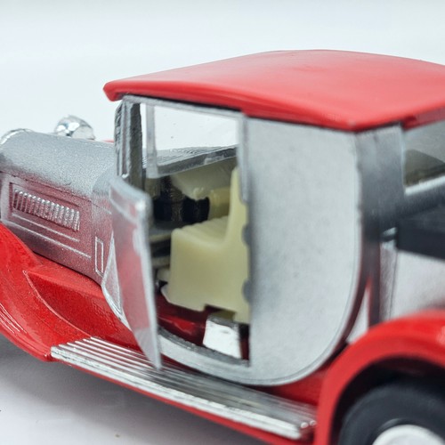 1928 Bugatti Type 44 SS-301 Y-24 Red/Silver Friction car - Picture 10 of 10