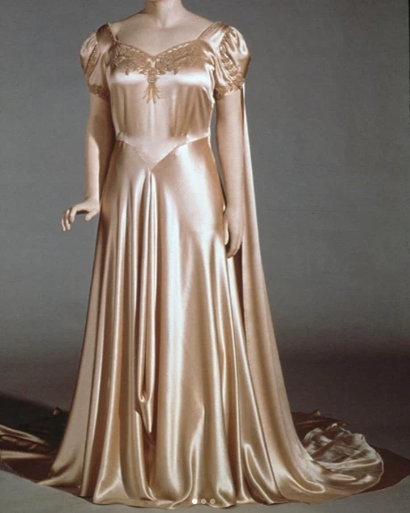 Vestidos de novia victorianos satinados champán manga corta largo vestido de novia Foto 2 de 4