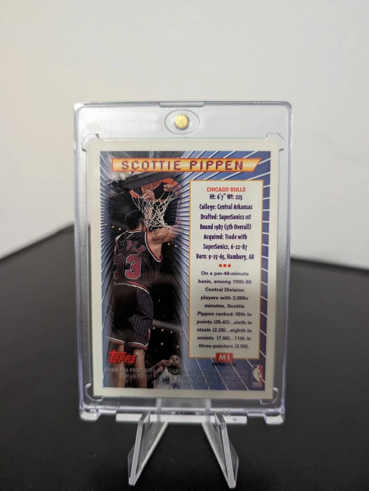 1996-97 Topps Mystery Finest Borderless Refractor Scottie Pippen #M1 Salón de la fama Foto 3 de 3