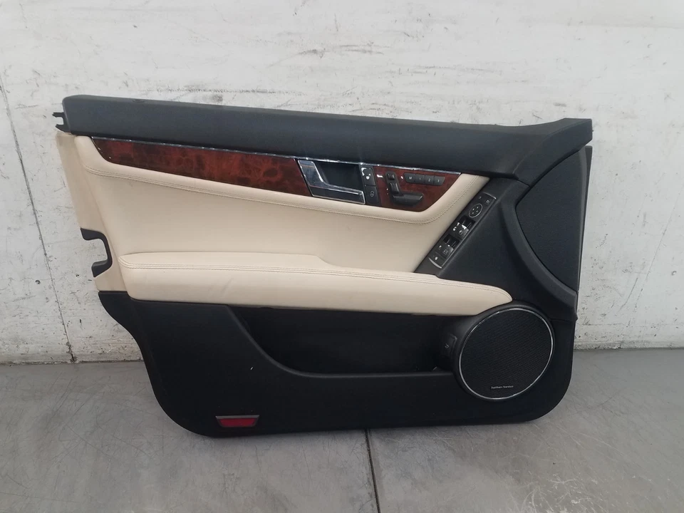 Panel de puerta del conductor delantero izquierdo Mercedes Benz AMG C 63 2011 #7010 A12 Foto 2 de 4