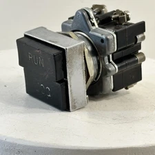 CUTLER HAMMER KLA1 120V 50/60Hz Compact Push Button Run/jog Switch