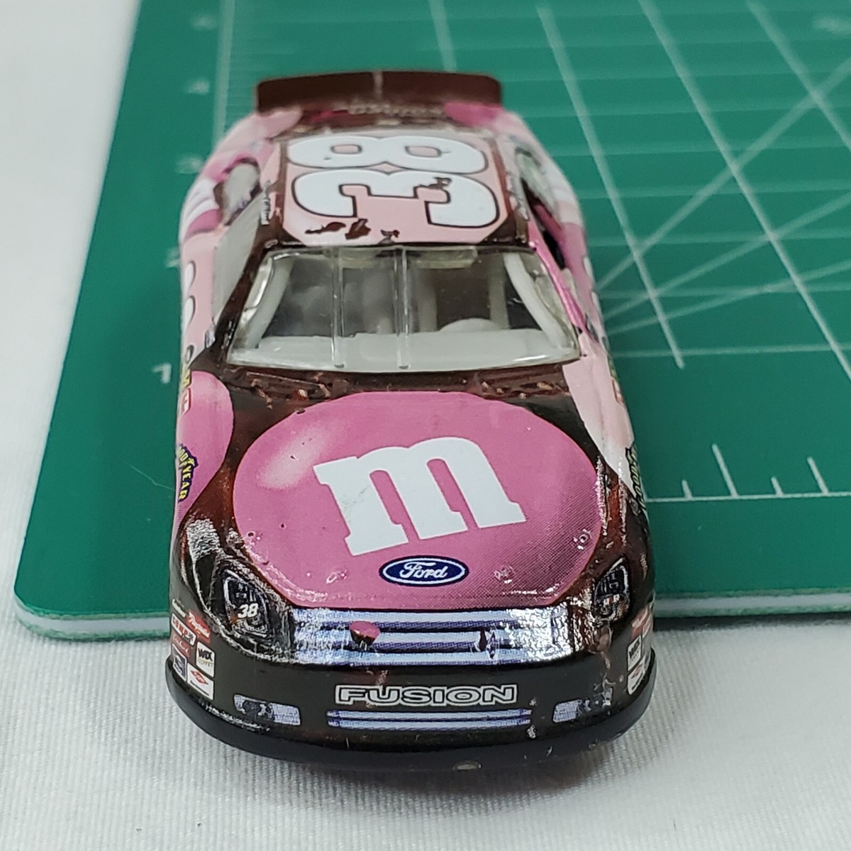NASCAR David Gilliland #38 M&M's Susan Komen 2007 Fusion 1/64