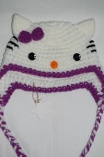 Cappellino Hello Kitty color bianco viola, misura M, uncinetto, con paraorecchie
