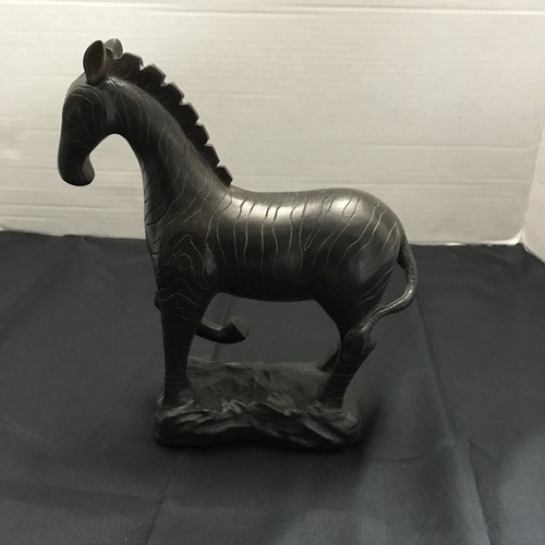 Wood carved Zebra - Picture 1 of 5