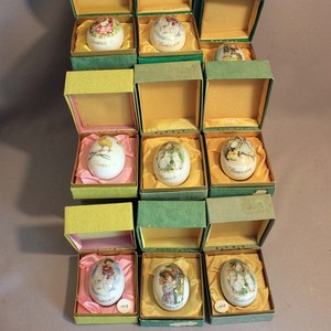 26-Vintage-ROYAL-BAYREUTH-Porcelain-EASTER-EGGS-1974-1975-1976-1977-1978-1979-80