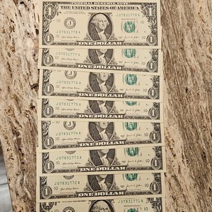 Lot of 7 US $1 Federal Reserve Notes Banknotes, Uncirculated (Small Size)